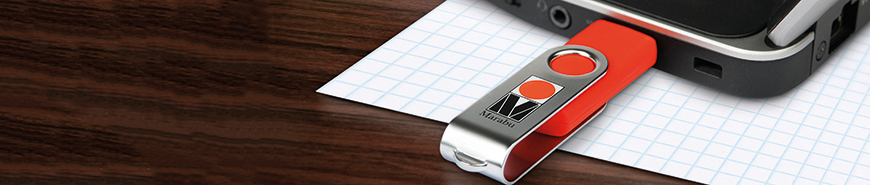 Bild zeigt einen USB Stick als Beispiel für die Anwendung von Druckfarben für Werbemittel und Büroartikel.